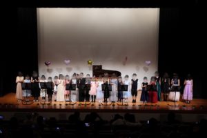 城東区東中浜ピアノ教室のピアノ発表会の様子